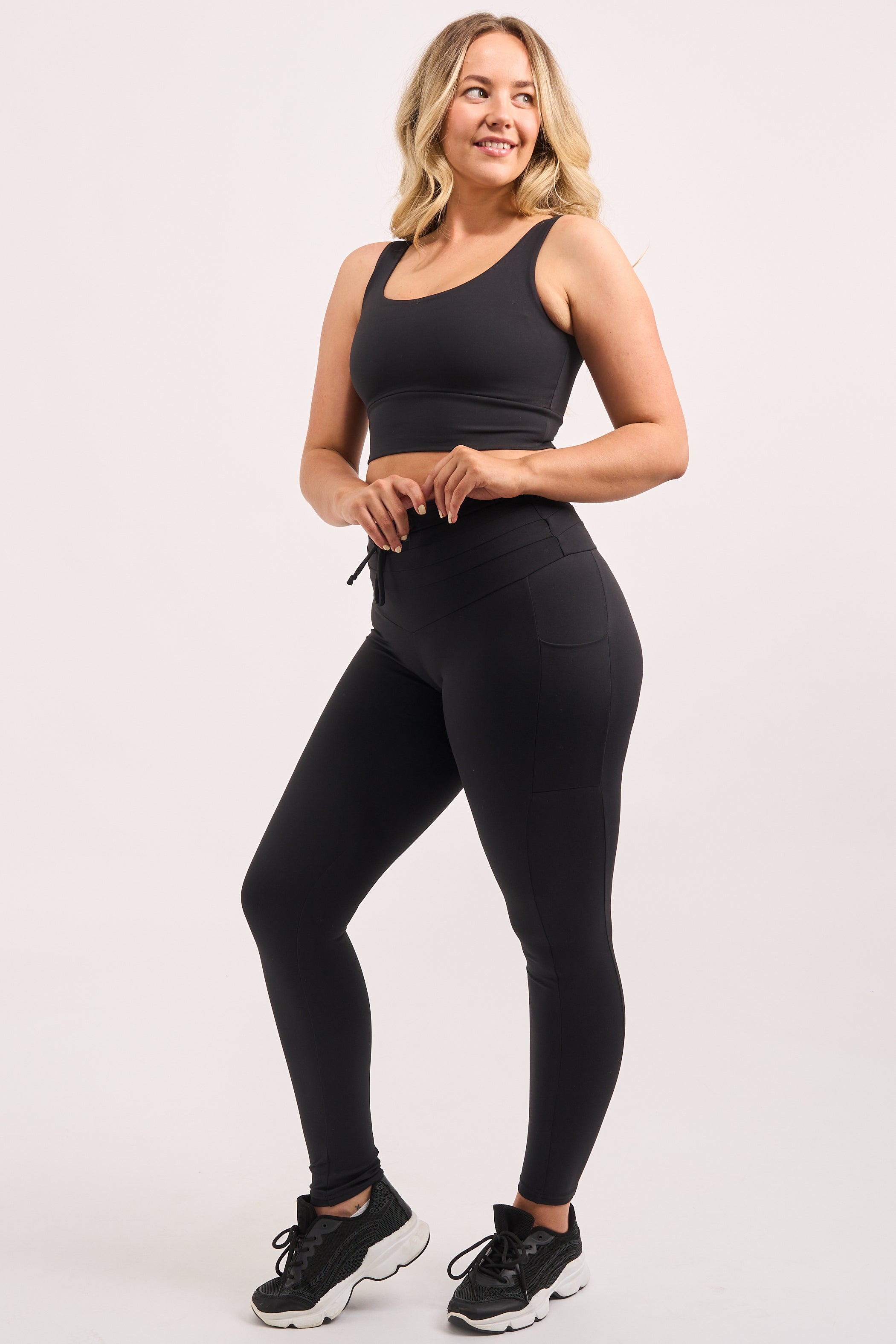 Black Body Contouring | Scoop Neck | Comfort Crop top – Exoticathletica