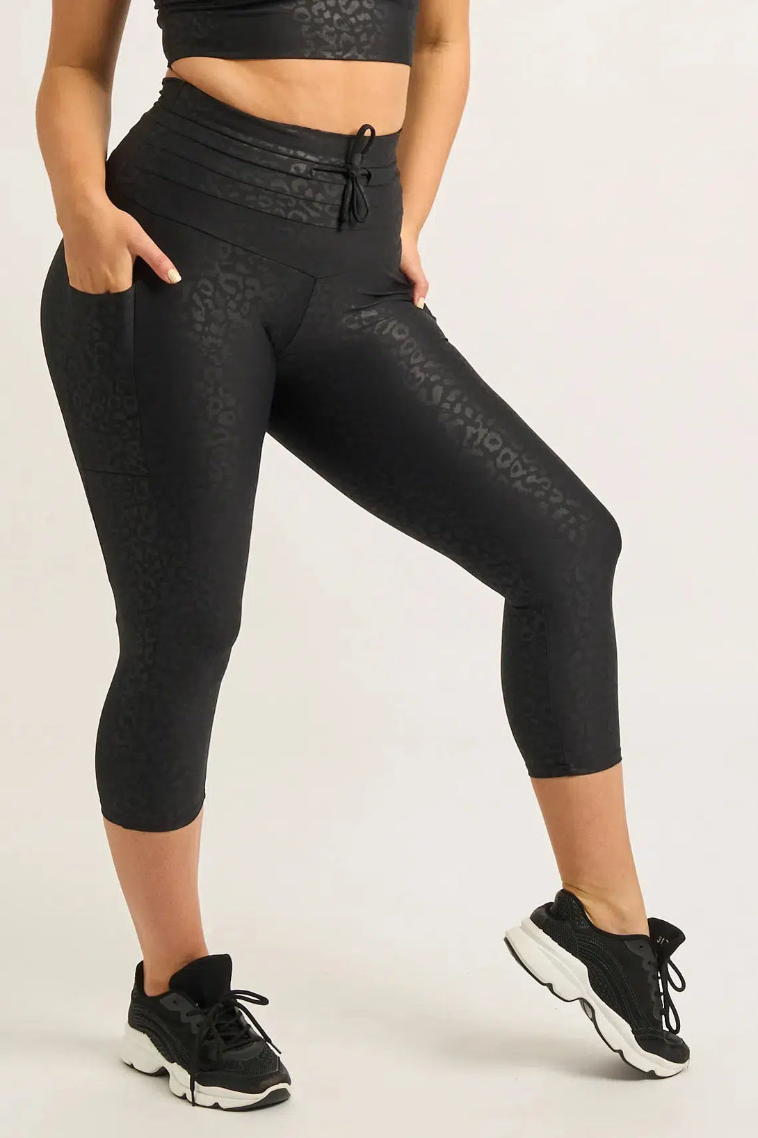 Black Exotic Touch Jag - Panel Pocket Drawstring Capri Leggings-Activewear-Exoticathletica