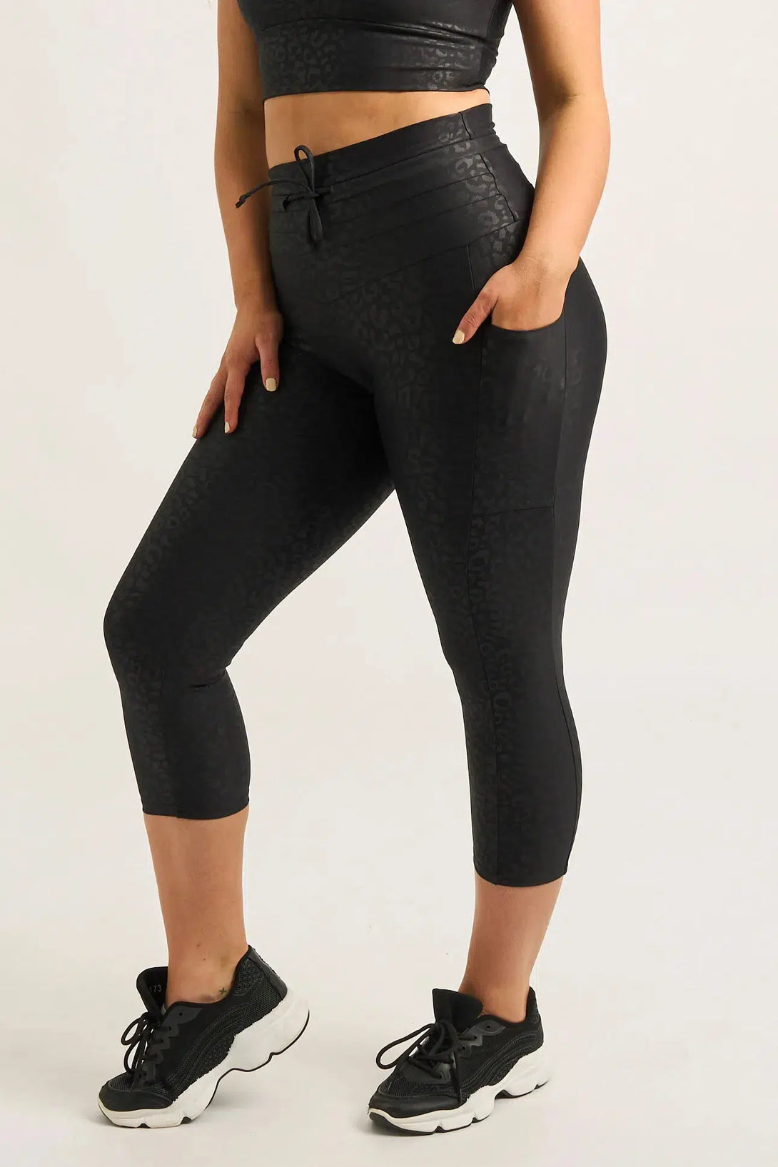 Black Exotic Touch Jag - Panel Pocket Drawstring Capri Leggings-Activewear-Exoticathletica