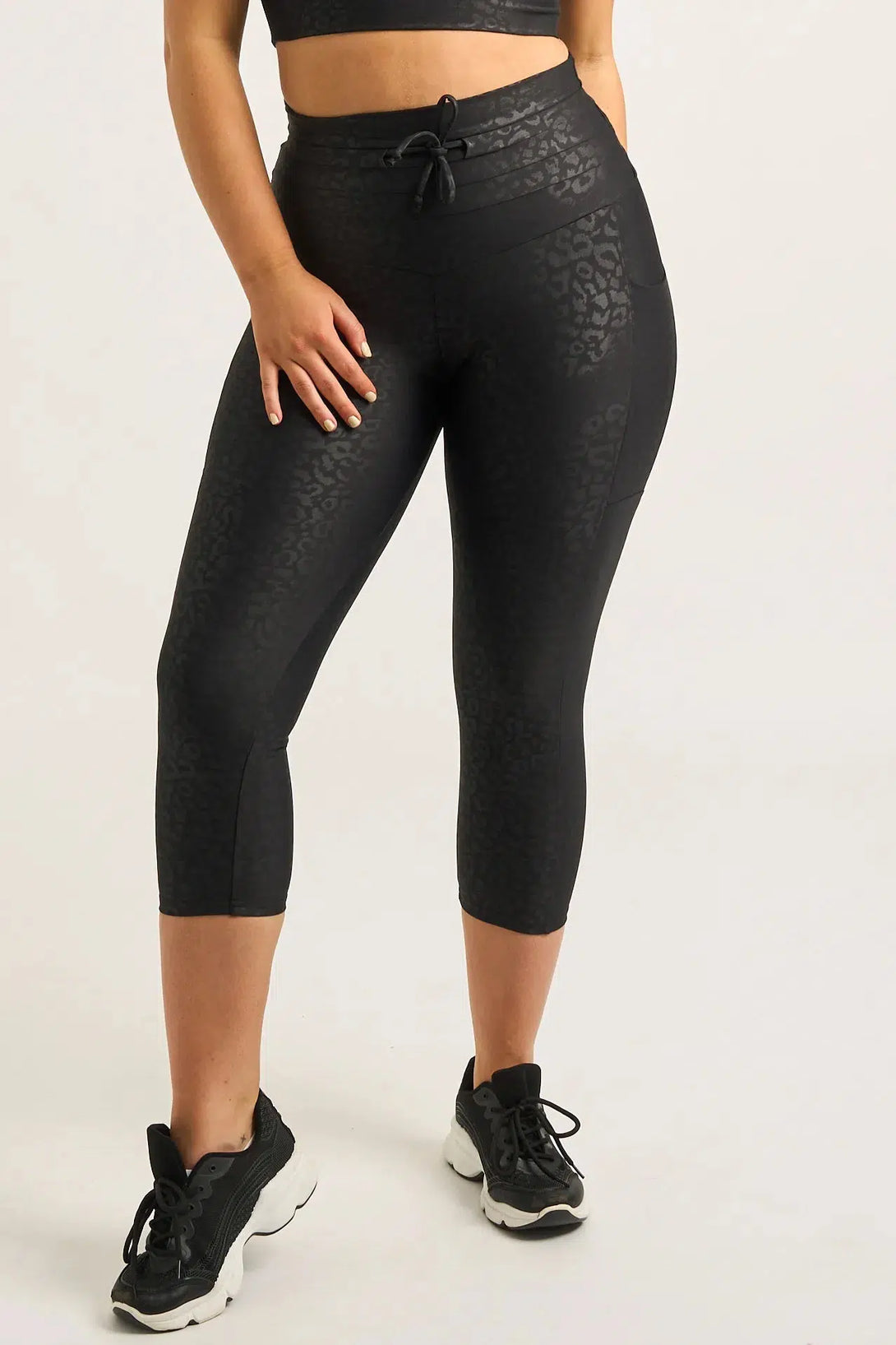 Black Exotic Touch Jag - Panel Pocket Drawstring Capri Leggings-Activewear-Exoticathletica