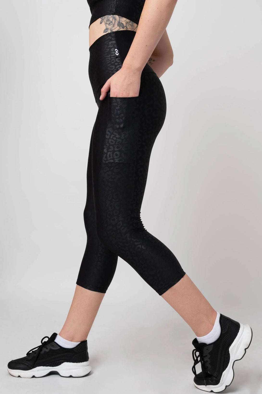 Black Exotic Touch Jag - Panel Pocket Extra High Waisted Capri Leggings-Activewear-Exoticathletica