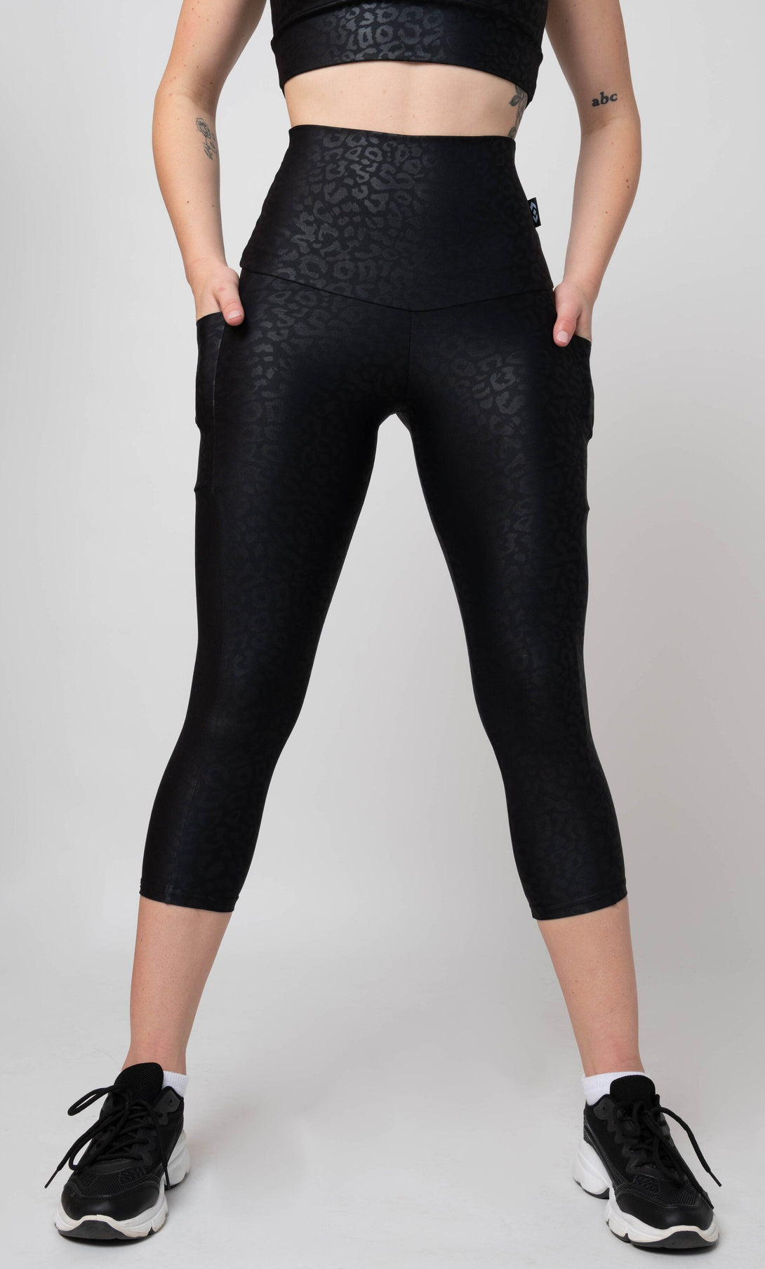 Black Exotic Touch Jag - Panel Pocket Extra High Waisted Capri Leggings-Activewear-Exoticathletica