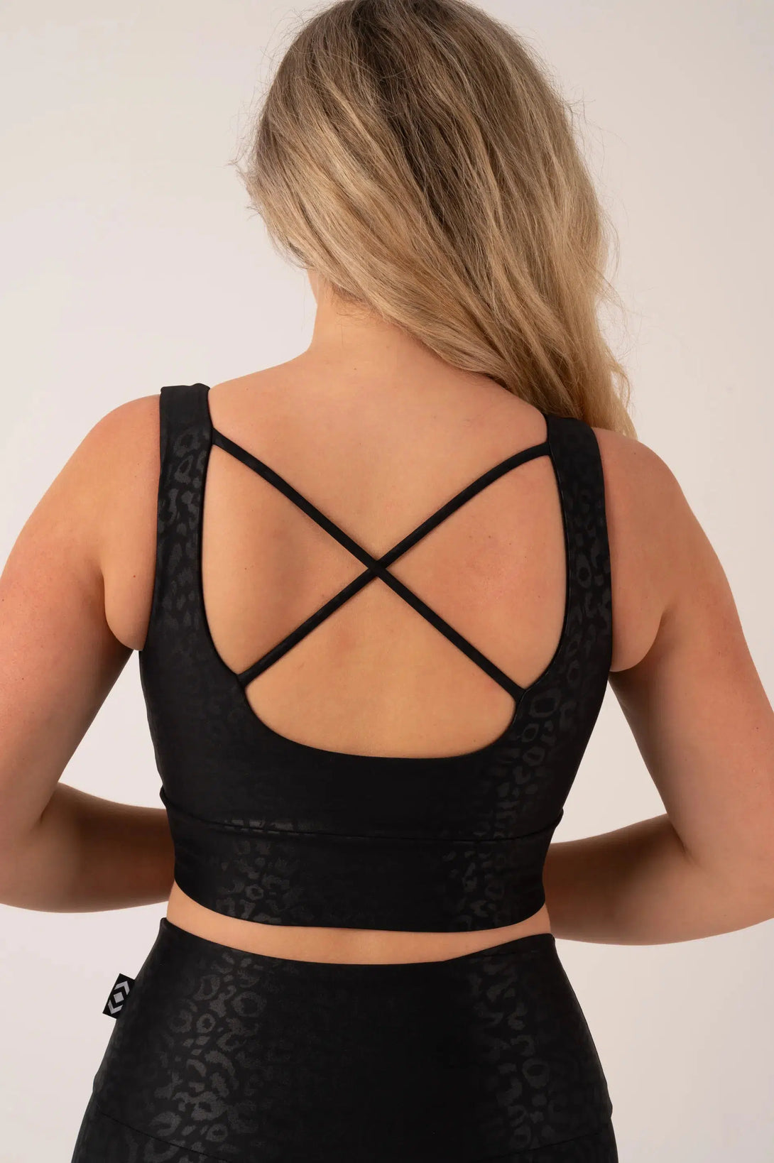 Black Exotic Touch Jag - Scoop Neck Comfort Crop Top-Activewear-Exoticathletica