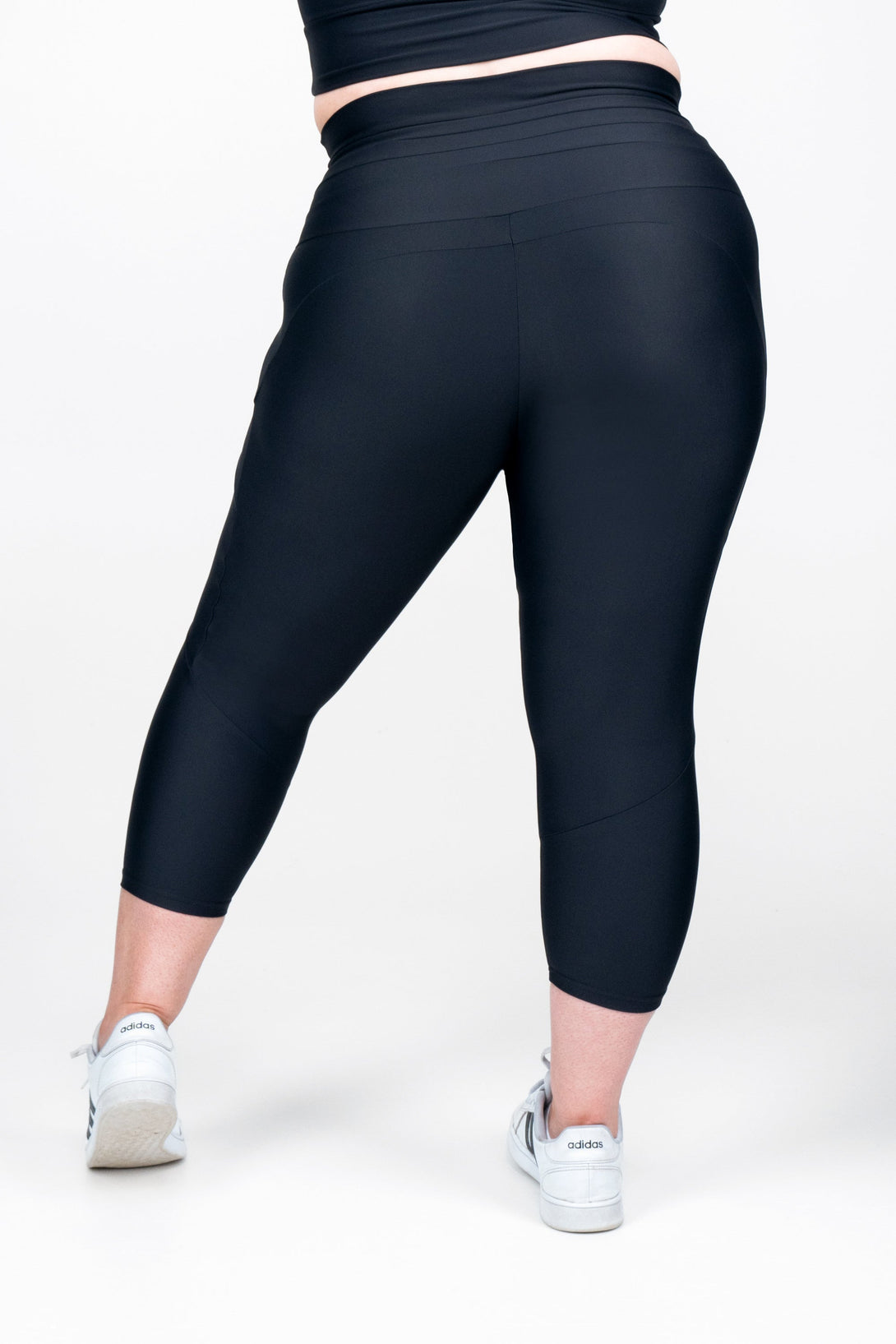 Black Performance - Pocket Booty Shaper Drawstring Capri Leggings-Activewear-Exoticathletica