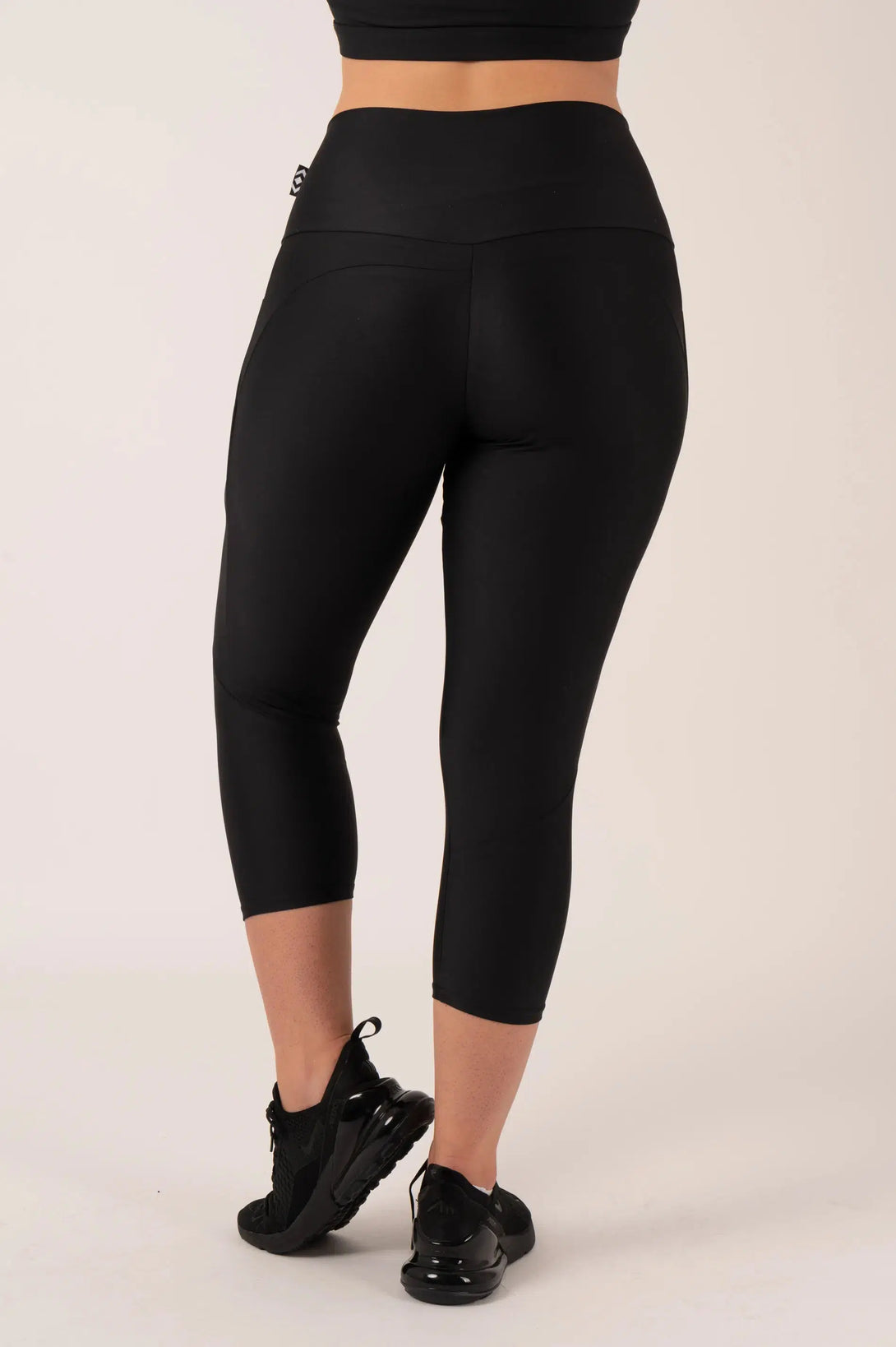 Black Performance - Pocket Booty Shaper High Waisted Capri Leggings-Activewear-Exoticathletica