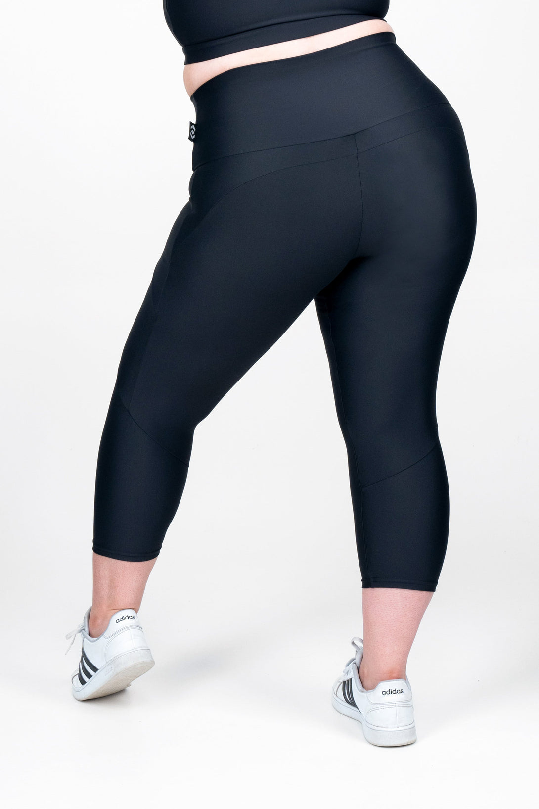 Black Performance - Pocket Booty Shaper High Waisted Capri Leggings-Activewear-Exoticathletica