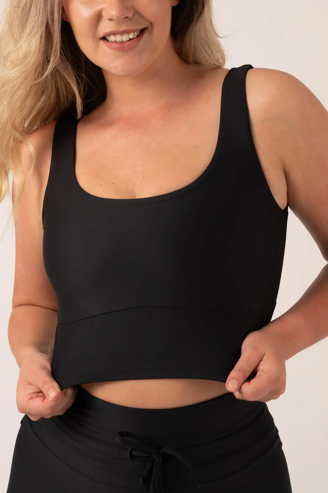 Black Performance - Scoop Neck Comfort Crop Top-Activewear-Exoticathletica