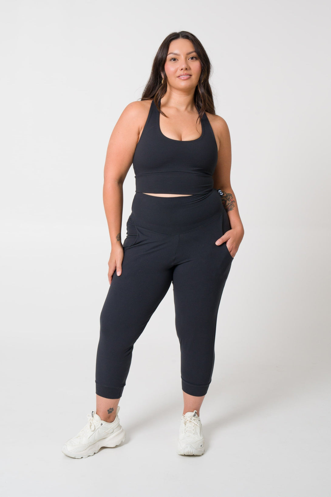 Black Soft to Touch - Jogger Capris w/ Pockets-Activewear-Exoticathletica