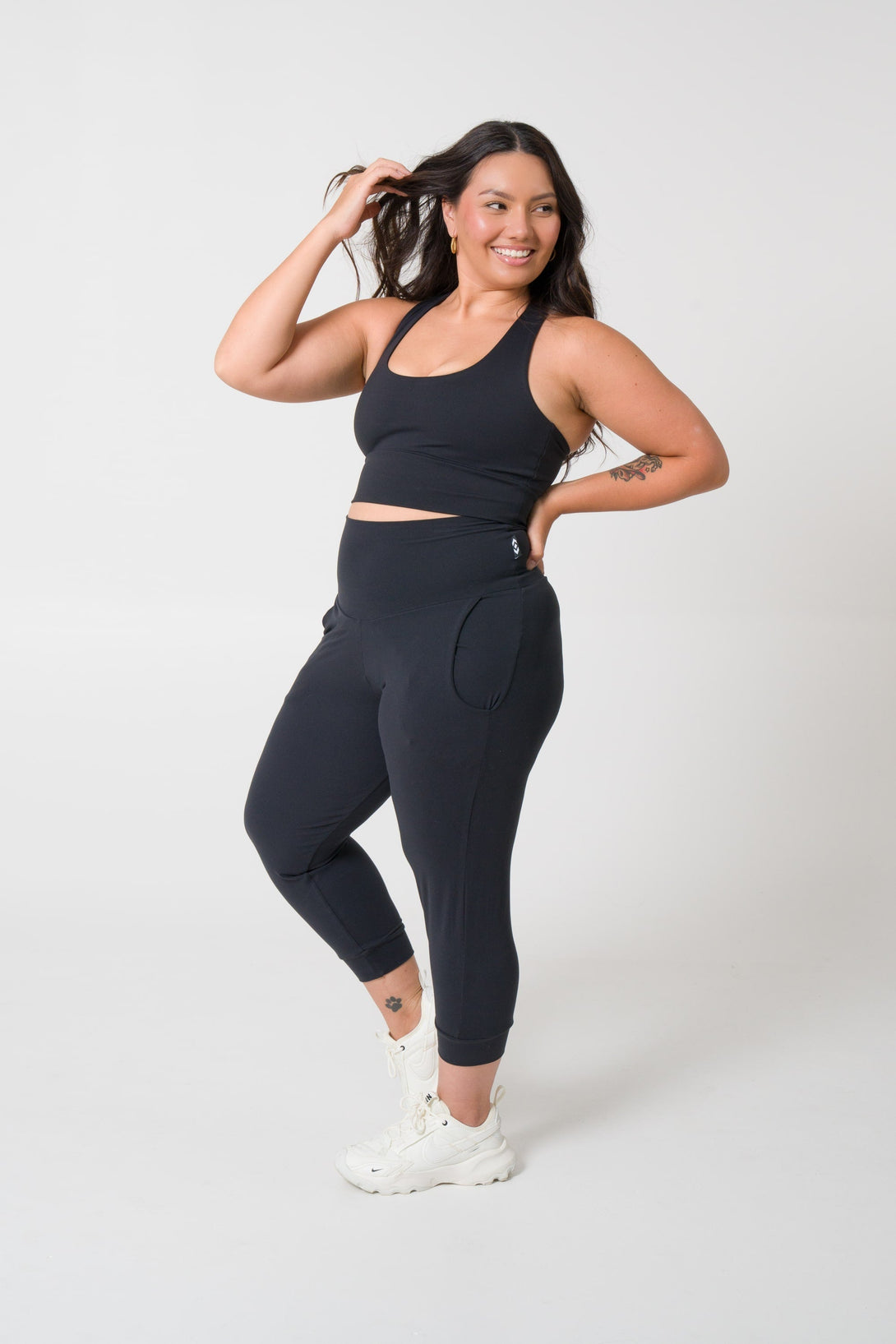 Black Soft to Touch - Jogger Capris w/ Pockets-Activewear-Exoticathletica