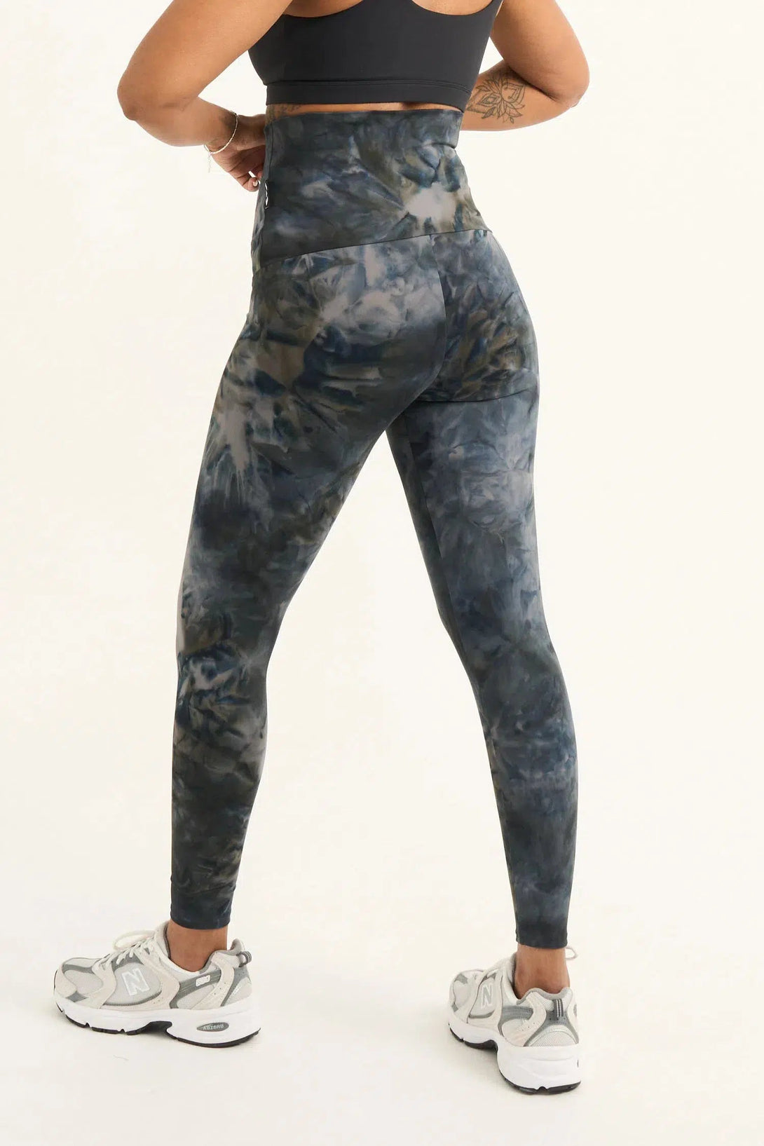 Body Contouring Extra High Waisted 7/8 Leggings - Dark And Moody-Activewear-Exoticathletica