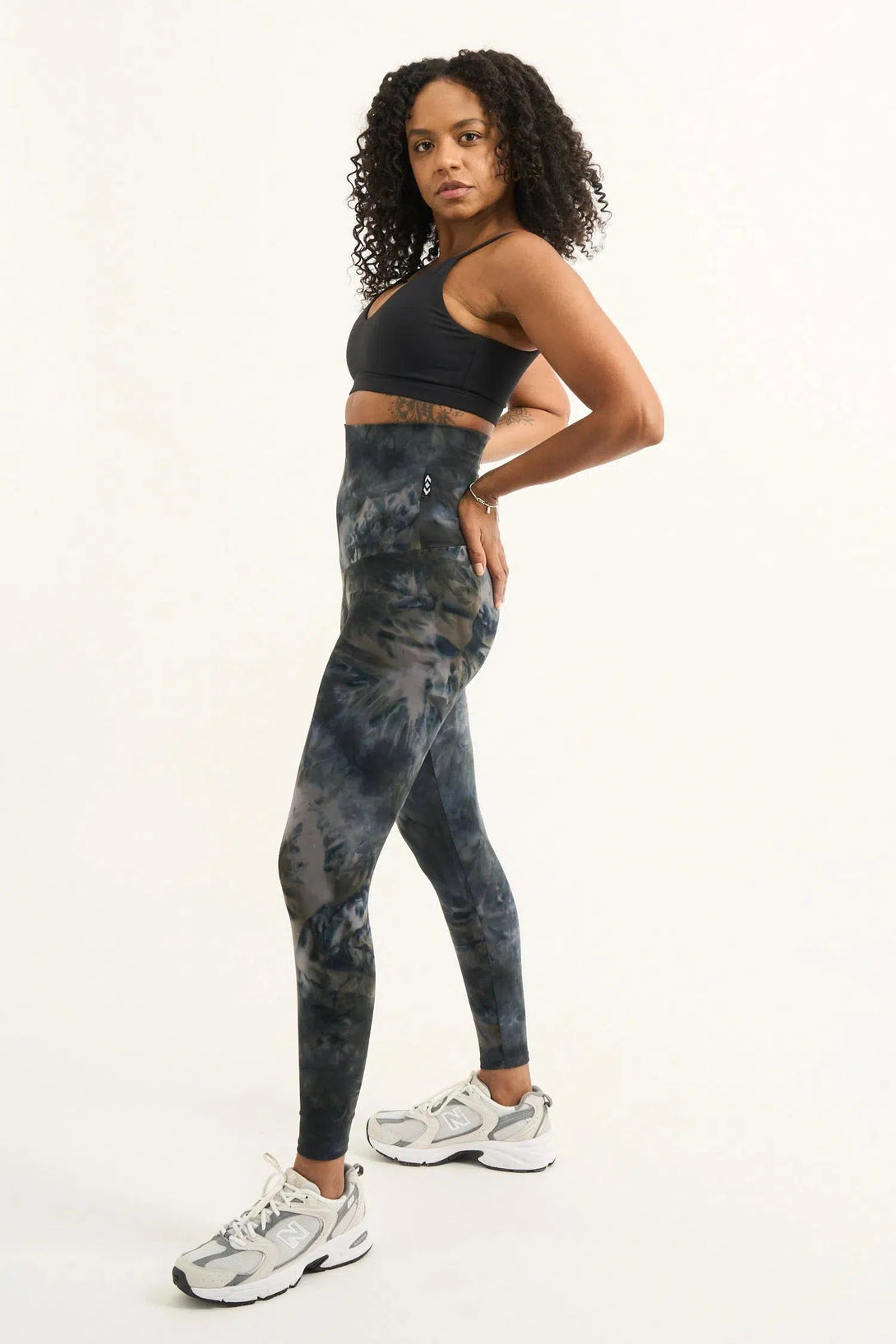 Body Contouring Extra High Waisted 7/8 Leggings - Dark And Moody-Activewear-Exoticathletica