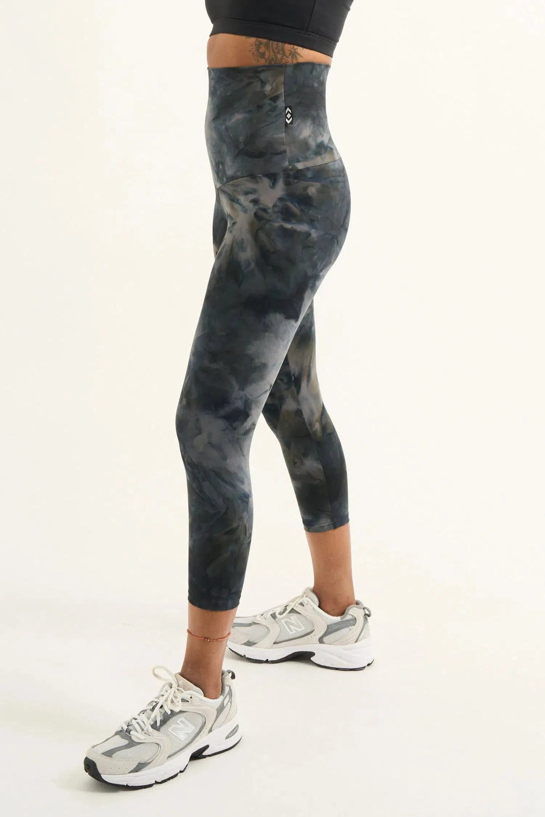 Body Contouring Extra High Waisted Capri Leggings - Dark And Moody-Activewear-Exoticathletica