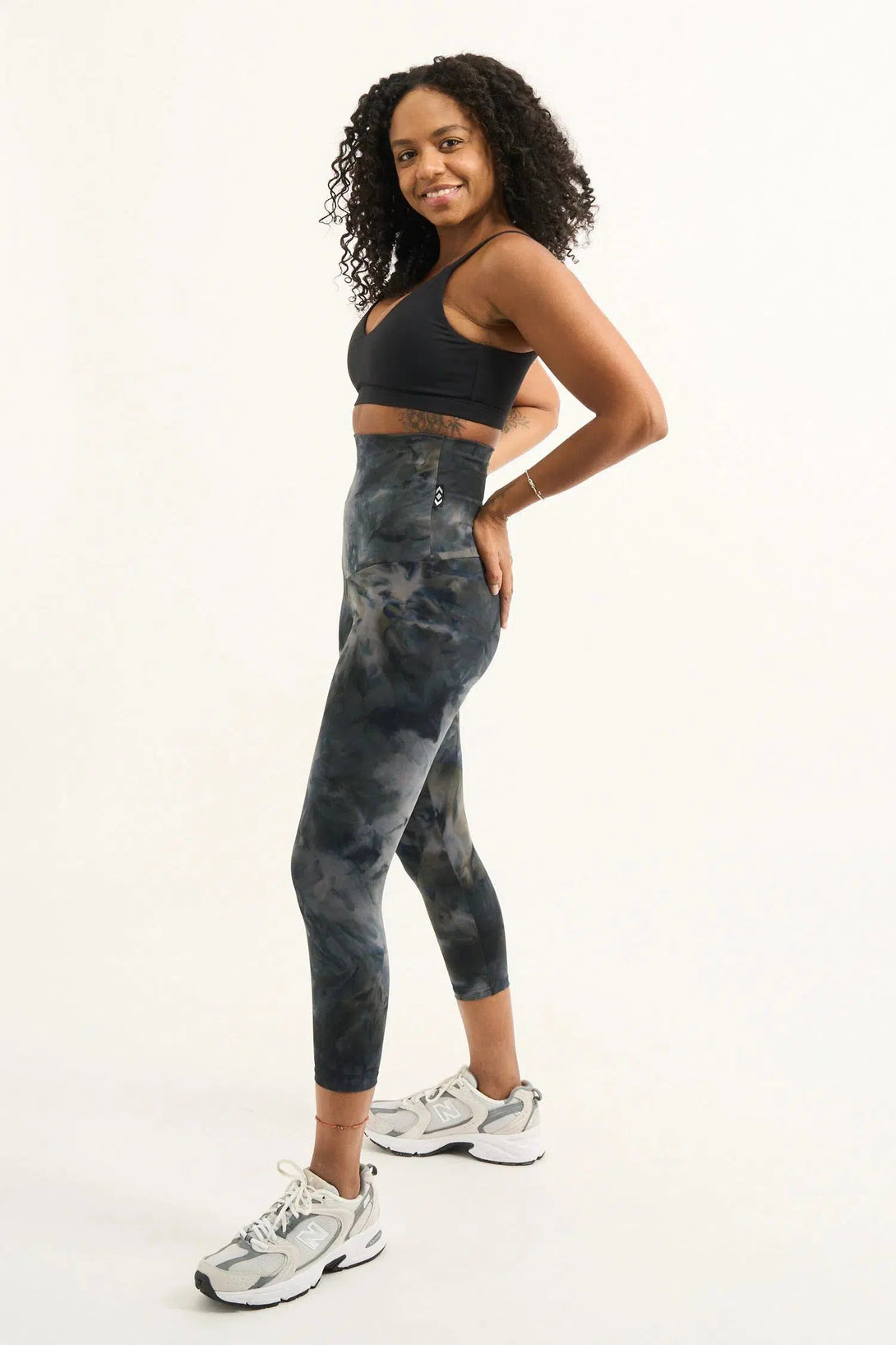 Body Contouring Extra High Waisted Capri Leggings - Dark And Moody-Activewear-Exoticathletica