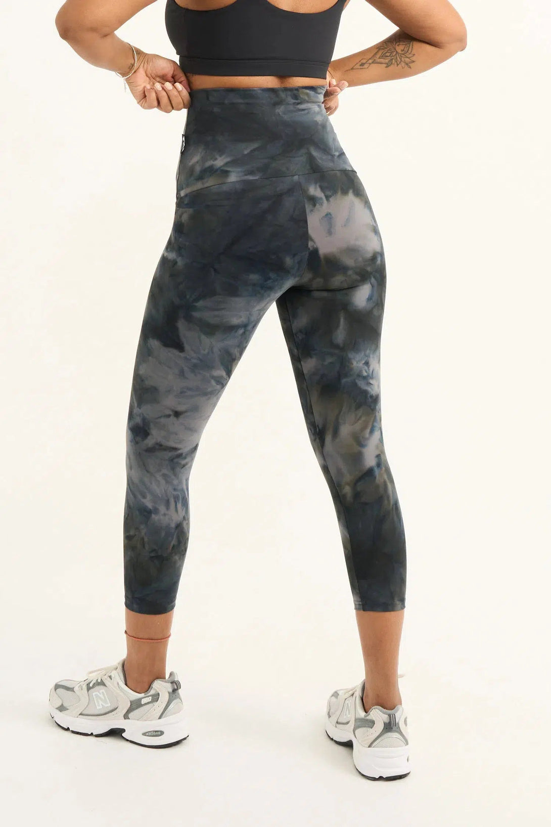 Body Contouring Extra High Waisted Capri Leggings - Dark And Moody-Activewear-Exoticathletica