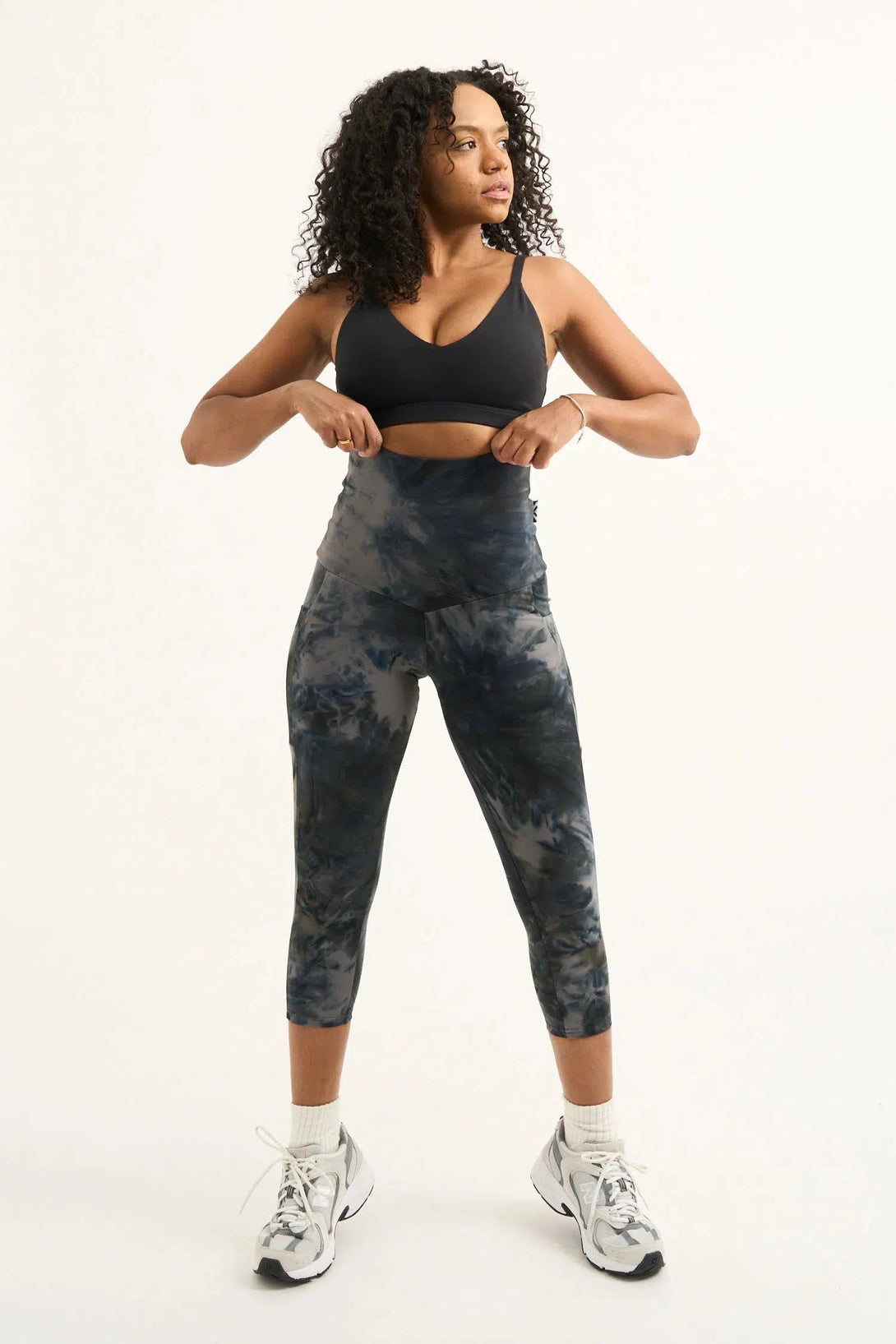 Body Contouring Panel Pocket Extra High Waisted Capri Leggings - Dark And Moody-Activewear-Exoticathletica