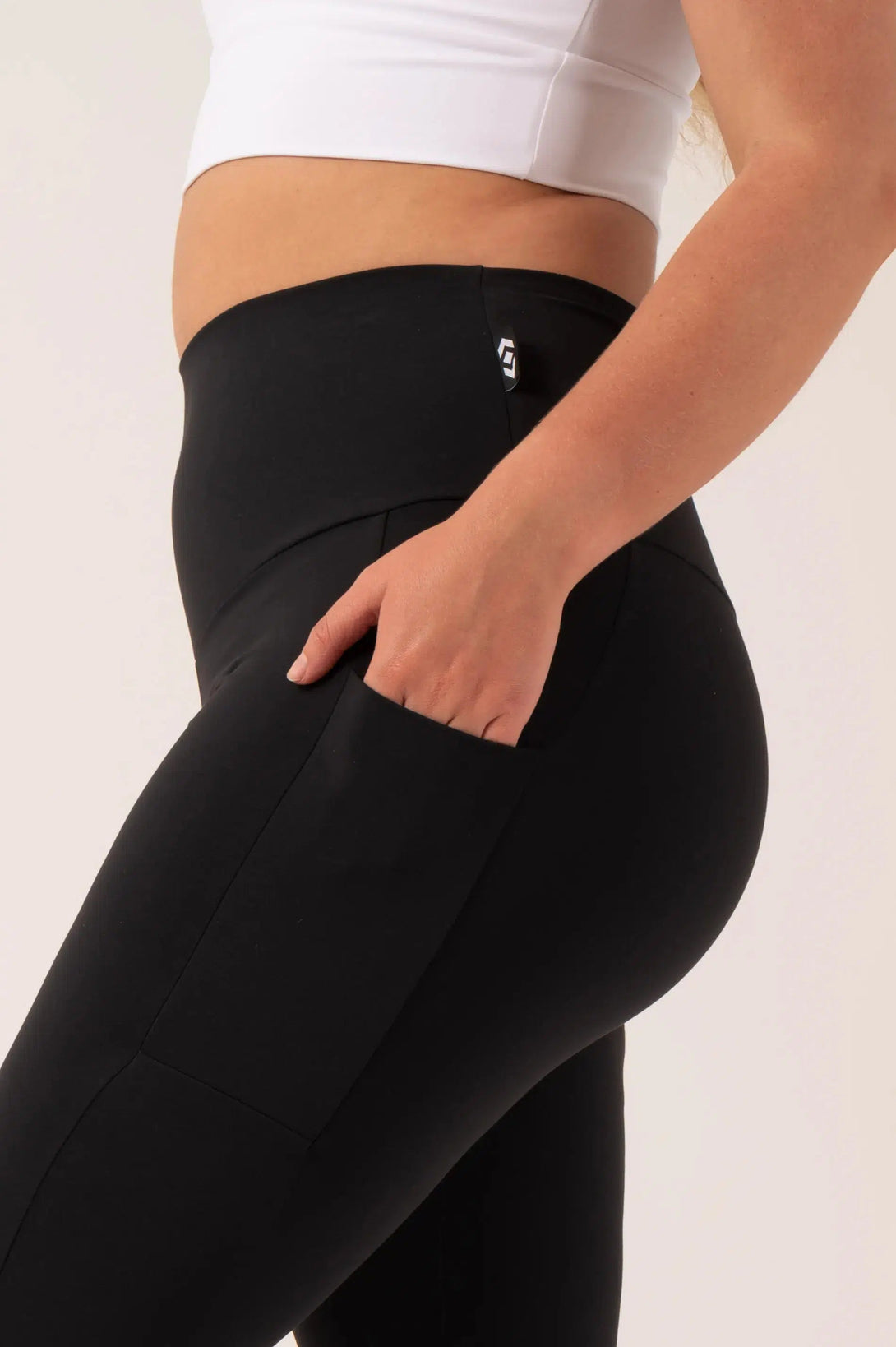 Body Contouring Panel Pocket High Waisted 7/8 Leggings - Black-Activewear-Exoticathletica