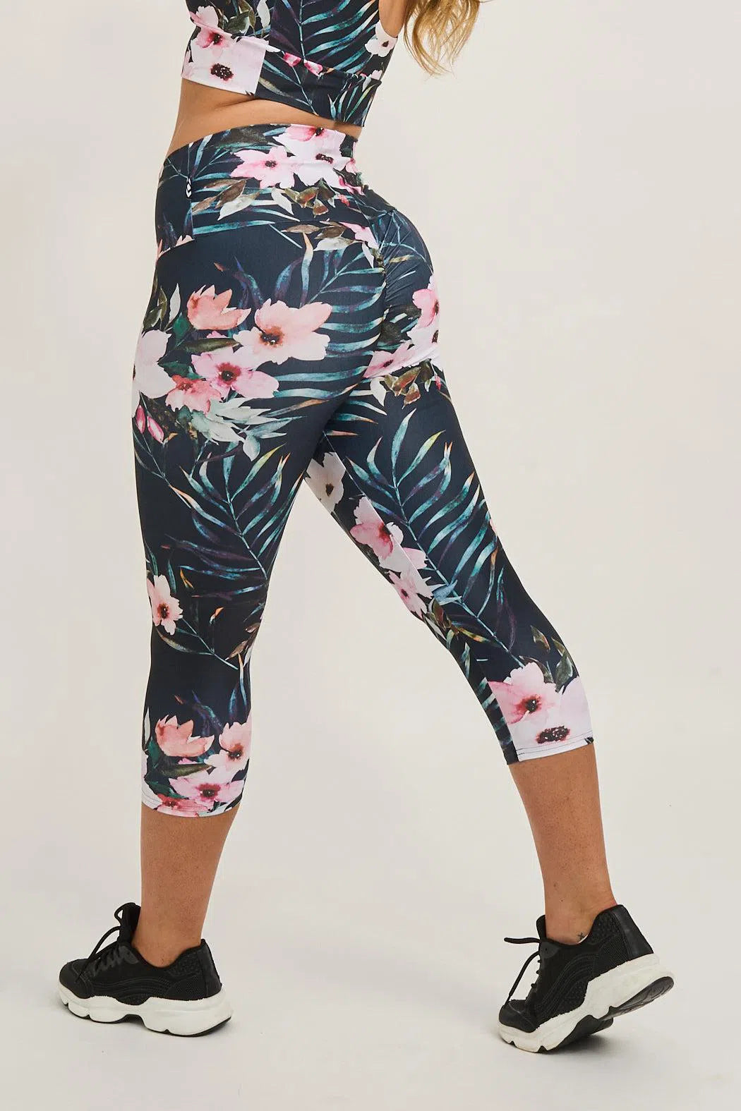 Exotic At Heart Performance - Booty Scrunch High Waisted Capri Leggings-Activewear-Exoticathletica