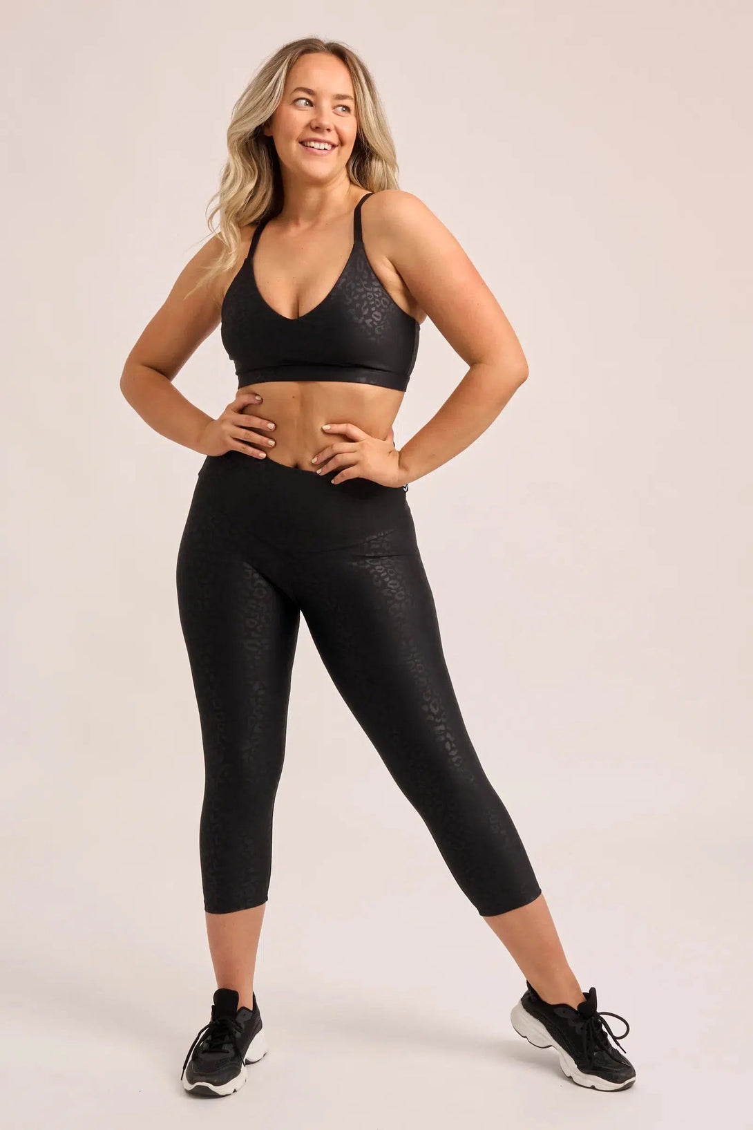 Performance Bralette Crop - Black Exotic Touch Jag-Activewear-Exoticathletica