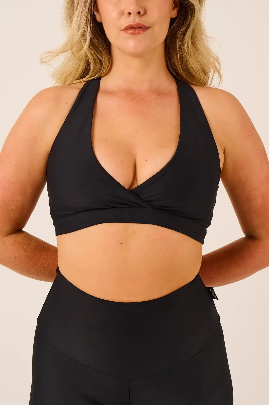 Performance Cross Over Crop - Black-Activewear-Exoticathletica