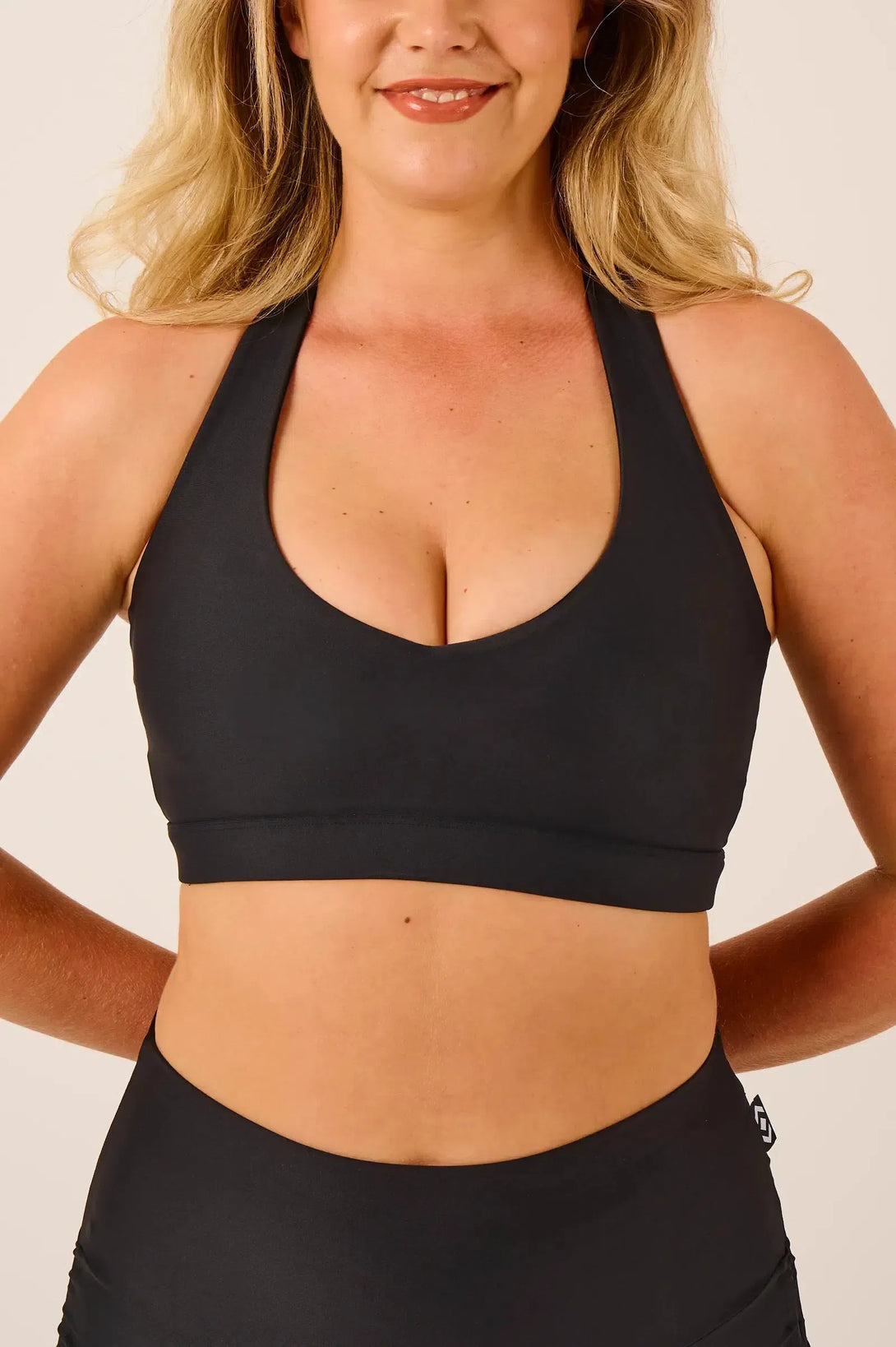 Performance Deep V Crop - Black-Activewear-Exoticathletica