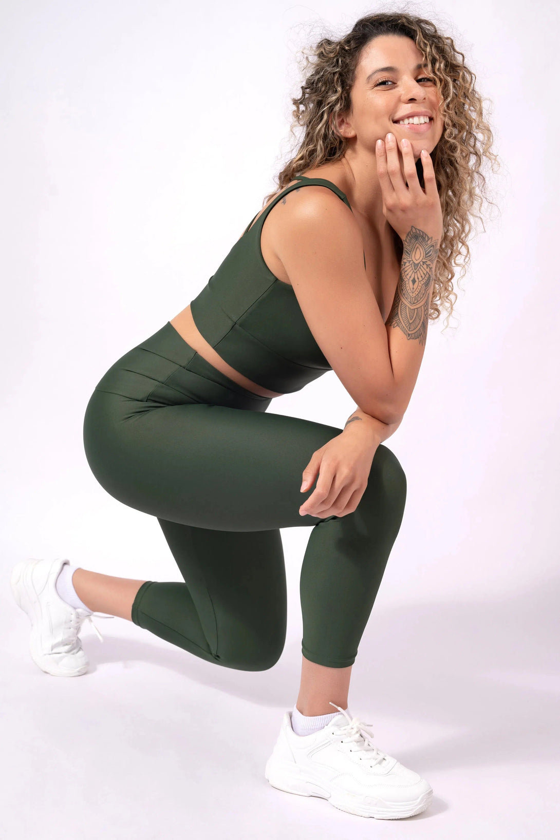 Performance Extra High Waisted Capri Leggings - Dark Emerald-Activewear-Exoticathletica