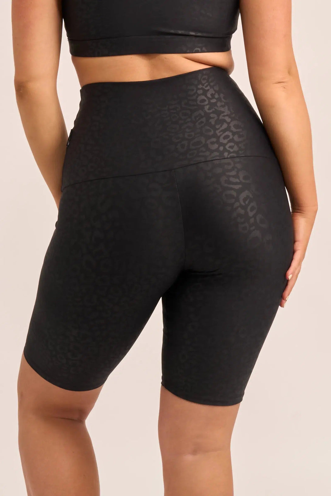 Performance Extra High Waisted Long Shorts - Black Exotic Touch Jag-Activewear-Exoticathletica