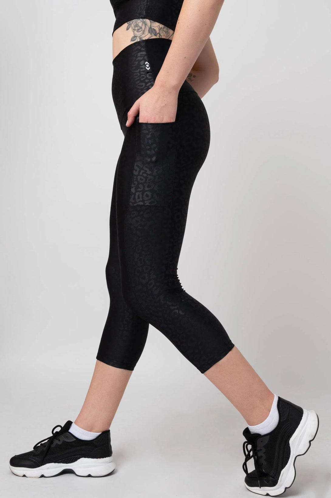 Performance Panel Pocket Extra High Waisted Capri Leggings - Black Exotic Touch Jag-Activewear-Exoticathletica