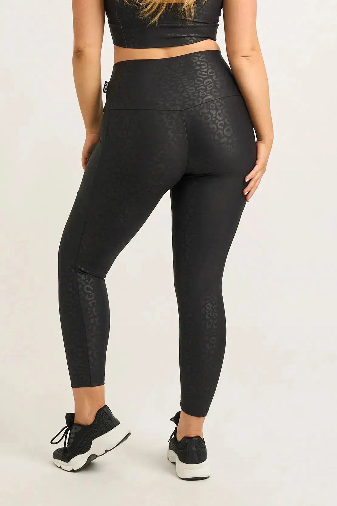 Performance Panel Pocket High Waisted 7/8 Leggings - Black Exotic Touch Jag-Activewear-Exoticathletica