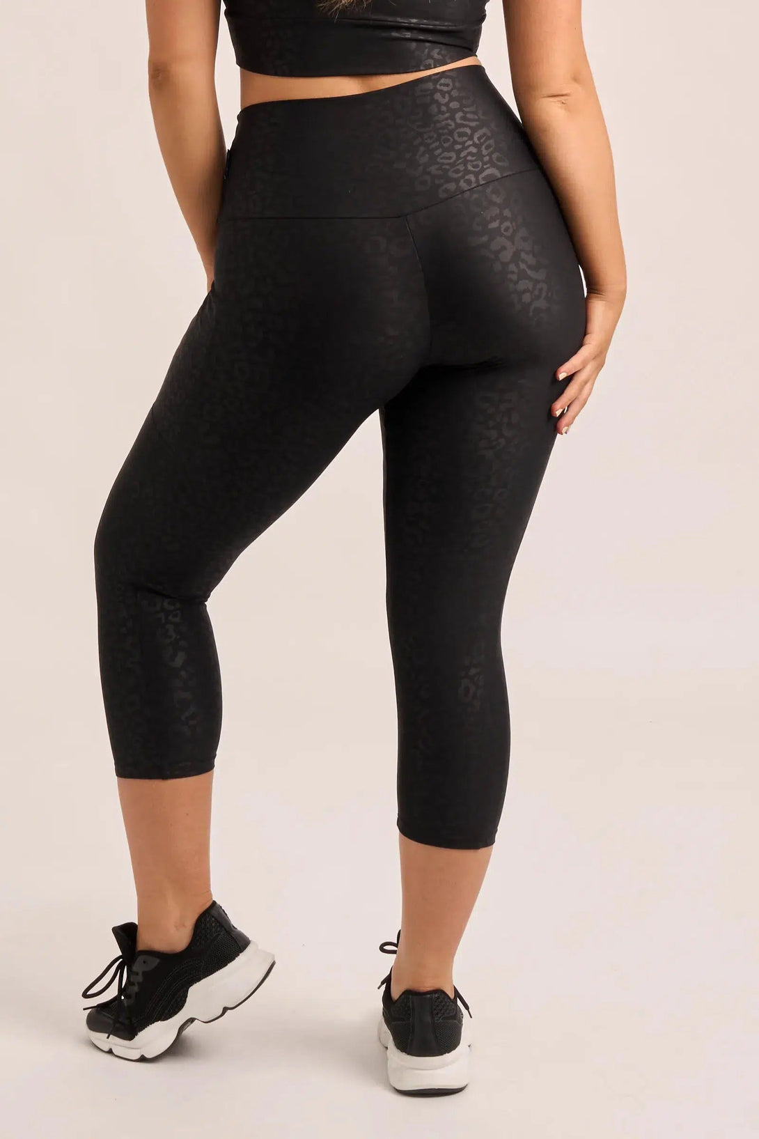 Performance Panel Pocket High Waisted Capri Leggings - Black Exotic Touch Jag-Activewear-Exoticathletica