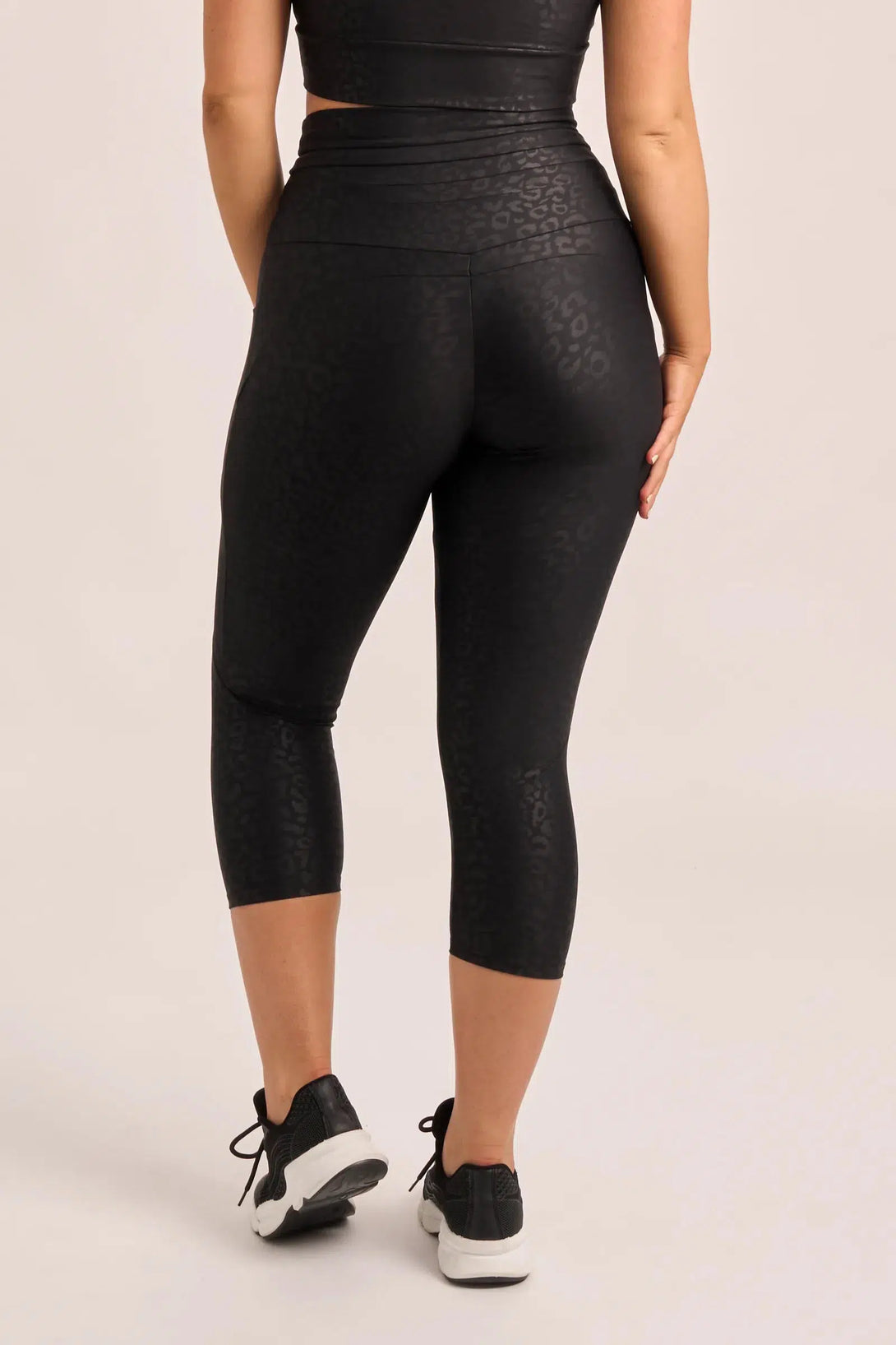 Performance Pocket Booty Shaper Drawstring Capri Leggings - Black Exotic Touch Jag-Activewear-Exoticathletica