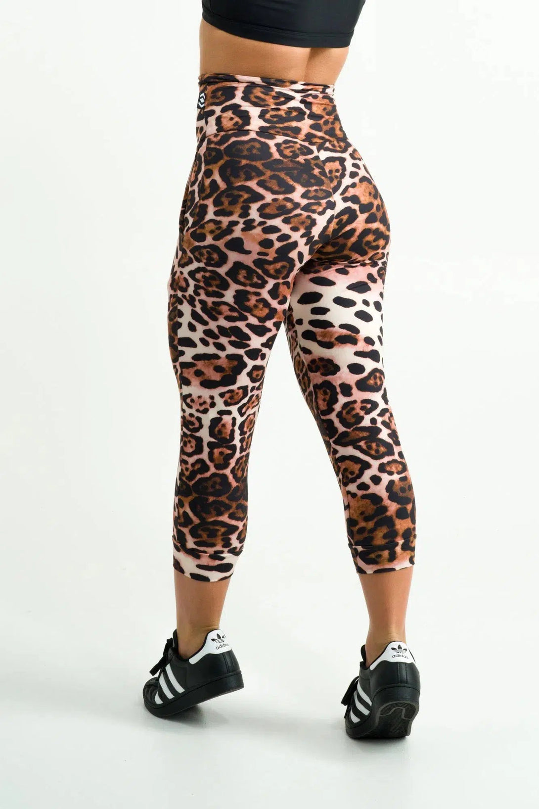 Soft To Touch Jogger Capris W/ Pockets - Primal-Activewear-Exoticathletica